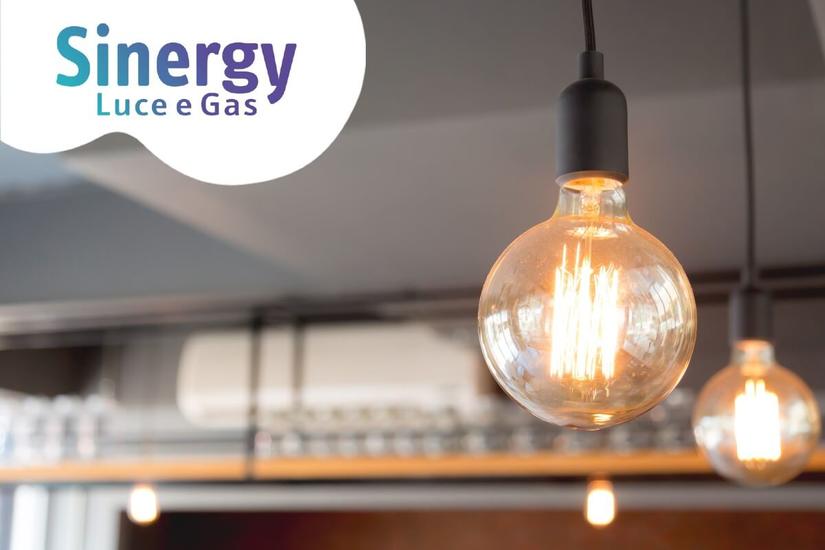 In questo articolo trovi tutti i dettagli sul fornitore Sinergy Energia. Arrivato da pochi anni si è inserito tra i principali competitor del mercato. Scopri le offerte luce e gas, i contatti e le caratteristiche di Sinergy.