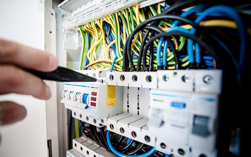 Il Servizio Elettrico Nazionale sta per andare in pensione insieme al Mercato tutelato. Scopri di cosa si tratta e cosa fare? Trovi anche i vantaggi e alcune delle migliori tariffe luce e gas disponibili nel Mercato libero.